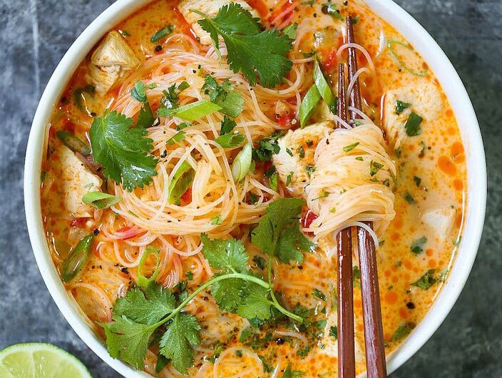 THAI RED CURRY NOODLE SOUP￼