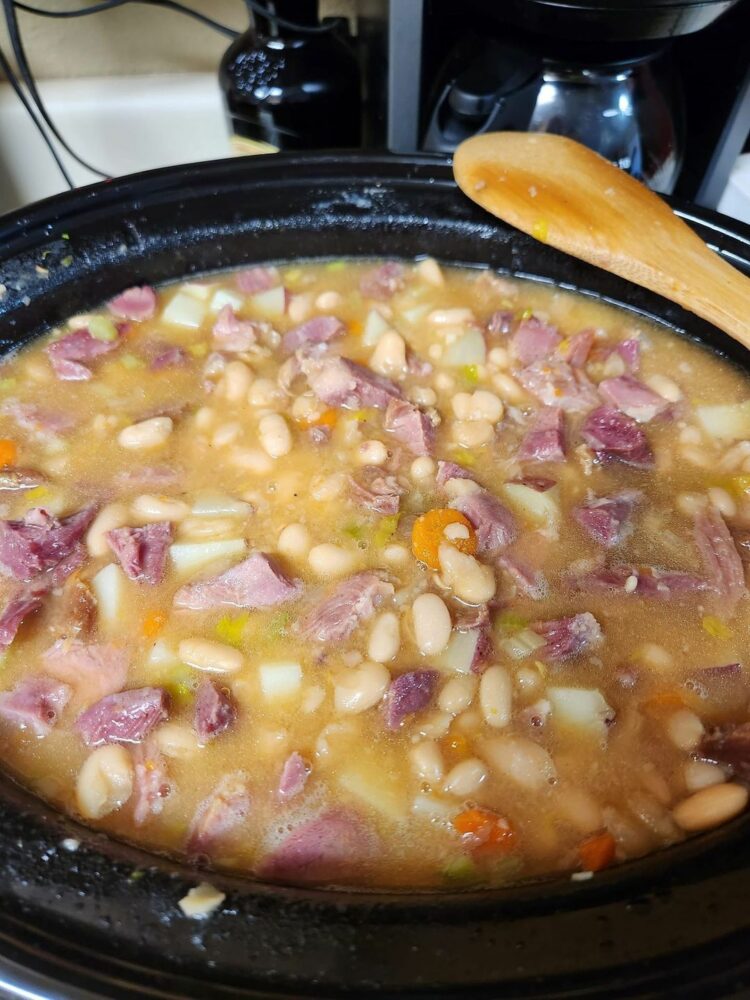 CROCKPOT NAVY BEAN AND HAM SOUP - WEEKNIGHT RECIPES